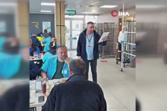 Bursa'da Yazaki işçilerinden MESS'in düşük zam teklifine çatal-kaşıklı protesto