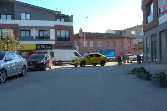 Bursalı taksici yaşlı çiftin araçta unuttuğu 5500 Euro'yu teslim etti