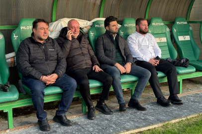 Bursaspor Başkanı Enes Çelik sahaya indi