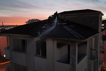 Edirne’de dairede çıkan yangın çatıya sıçradı