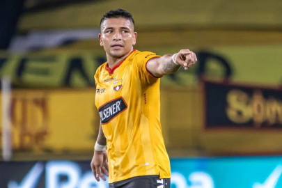 Futbolcu Mario Pineida sokak ortasında öldürüldü!