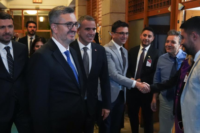 İletişim Başkanı Duran, parlamento muhabirlerini ziyaret etti