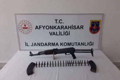 Şüphe üzerine durdurulan otomobilde Kalaşnikov ele geçirildi