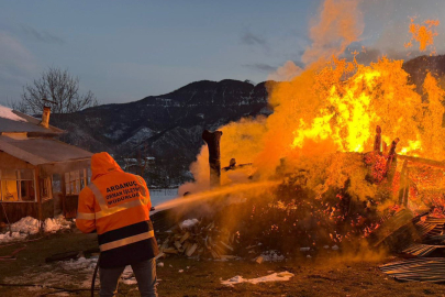 Artvin Ardanuç’ta ahır yangını