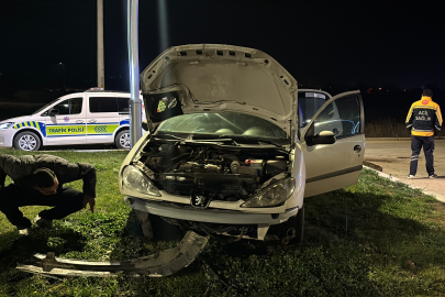 Bolu’da kontrolden çıkan otomobil refüje çarptı