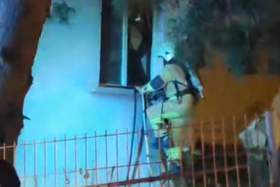 Bursa'da korkutan yangın: İtfaiye ekipleri camı kırıp içeri girdi