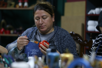 Bursa'da yolları sanatla kesişen kadınlar el emeklerini kazanca dönüştürüyor