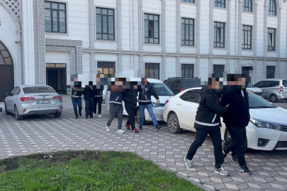 Kocaeli'de futbolcunun aralarında bulunduğu 3 kişiyi silahla yaralayan 2 şüpheli tutuklandı