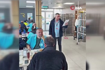 Mudanya Yazaki işçilerinden MESS'in düşük zam teklifine çatal-kaşıklı protesto