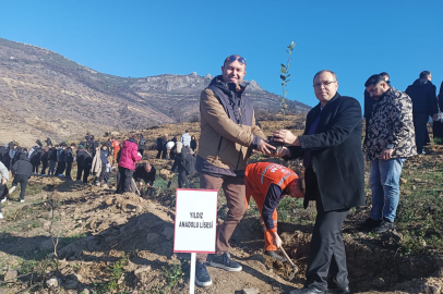 "Türkiye Yüzyılı Maarif Modeli" ışığında Bursa'da fidanlar toprakla buluştu