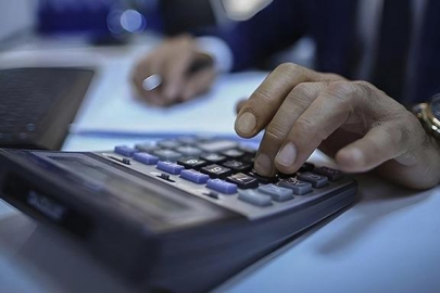 Yeni vergi paketi Resmi Gazete'de! Araç satışında harç, emlak vergisinde oran değişikliği...