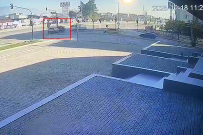 Bursa'da kırmızı ışık ihlali kazayı böyle getirdi: 2 kadın yaralı