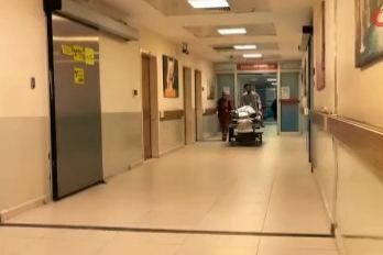 Bursa'da merdiven boşluğuna düşen yaşlı adam ağır yaralandı