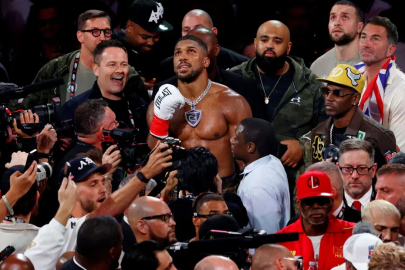 Dünyanın kilitlendiği Jake Paul-Anthony Joshua maçında nakavt: 6. rauntta işi bitirdi