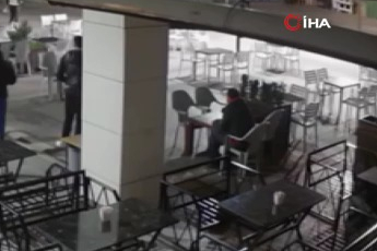 Bursa'da baba-oğuldan kan donduran anlar! Palayla saldırdılar, 3 kişiyi yaraladılar...