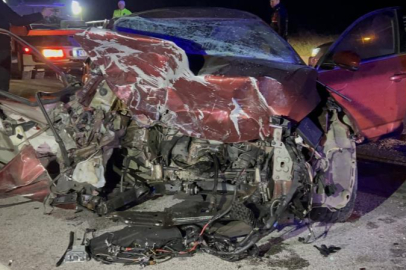 Gece yarısı katliam gibi kaza! Dur ihtarına uymadı: 5 kişi hayatını kaybetti...