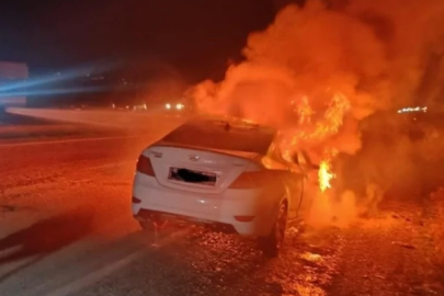 Hatay'da seyir halindeki otomobil alev topuna döndü