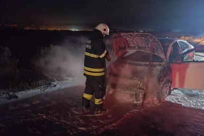 Hatay'da seyir halindeki otomobil alevlere teslim oldu