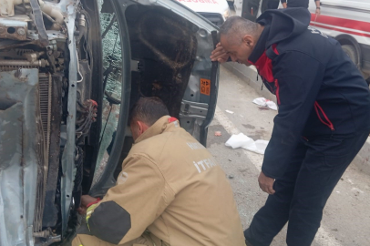 Hatay'da takla atan otomobil yan yattı: 5 yaralı