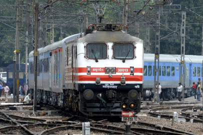 Hindistan'da hızlı trenden kaçamayan 7 fil hayatını kaybetti