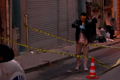 İstanbul Bayrampaşa'da cam silerken 3'üncü kattan düşen kadın ağır yaralandı