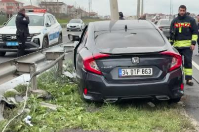 Tekirdağ'da kontrolden çıkan otomobil elektrik direğine çarptı; 2 yaralı
