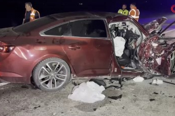 Gece yarısı katliam gibi kaza! Dur ihtarına uymadı: 5 kişi hayatını kaybetti...