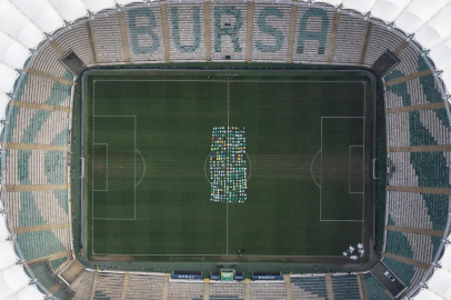 Bursaspor’un stadyumunda formalardan dev koreografi!