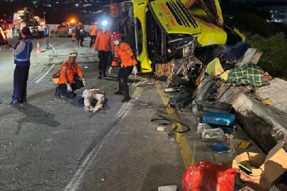 Endonezya'da yolcu otobüsü devrildi: 16 ölü