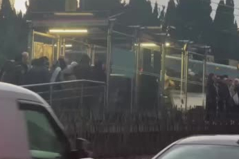 İstanbul Topkapı’da tramvay raydan çıktı, yolcular tahliye edildi