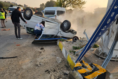 İzmir'de takla atarak hurdaya dönen araçta gelin ve kaynana yaralandı