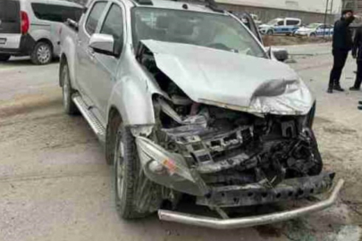 Konya Karapınar'da tır ile kamyonet çarpıştı: 1 yaralı