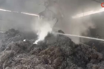 Bursa'da metal geri dönüşüm fabrikasında yangın paniği!