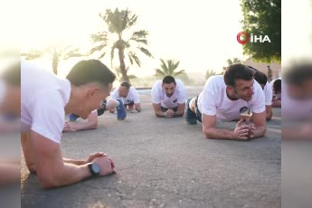 Macron, Fransız askerleriyle Abu Dabi'de spor yaptı