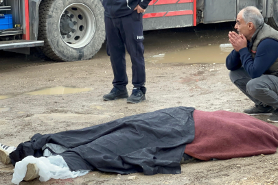 Antalya'da sahilde traktörün altında kalan 2 gençten biri hayatını kaybetti