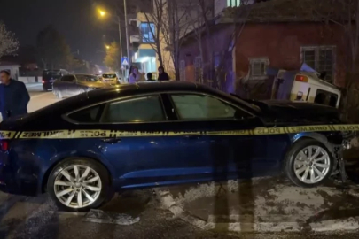 Erzincan'da iki otomobil çarpıştı: 5 yaralı