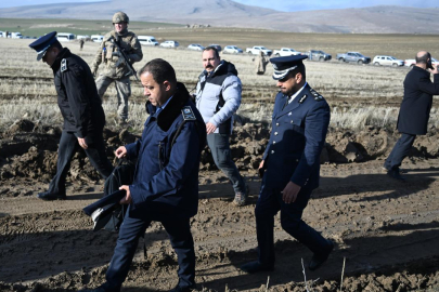 Libya heyeti jetin enkazında incelemelerde bulunuyor