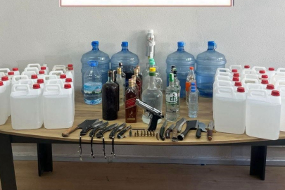 Muğla Milas’ta sahte içki ve silah ele geçirildi