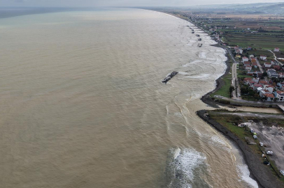 Yağış Karadeniz’in rengini kahverengiye boyadı