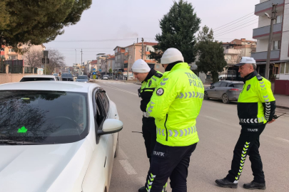 Bursa'da korsan taksi operasyonu! Şoföre ve yolculara ceza kesildi