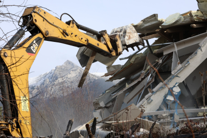 Bursa Uludağ'daki kaçak yapı yıkıldı!