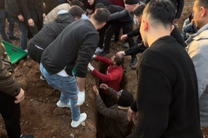 Kahramanmaraş'ta kazada ölen nişanlı çift yan yana toprağa verildi