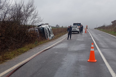 Kırklareli Vize-Soğucak Köyü yolunda petrol tankeri devrildi
