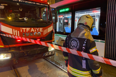 Kocaeli'de yaşlı kadın yolun karşısına geçmek isterken tramvayın altında kaldı