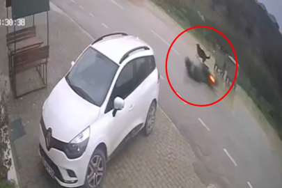 Bursa'da kurye köpekten kaçarken kaza yaptı!