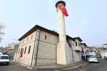 Depremde hasar alan cami yeniden ibadete açıldı