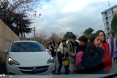 Bursa'da okuldan çıkan öğrencilerin üzerine otomobilini sürdü