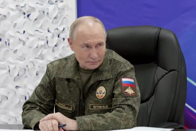 Putin Birleşik Kuvvetler Grubunun komuta merkezini ziyaret etti