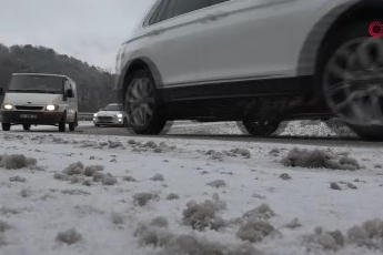 Bursa'da yollar kapandı! Yoğun kar...