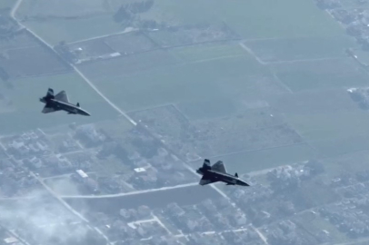 Bayraktar KIZILELMA’dan akıllı filo otonomisi ile kol uçuşu